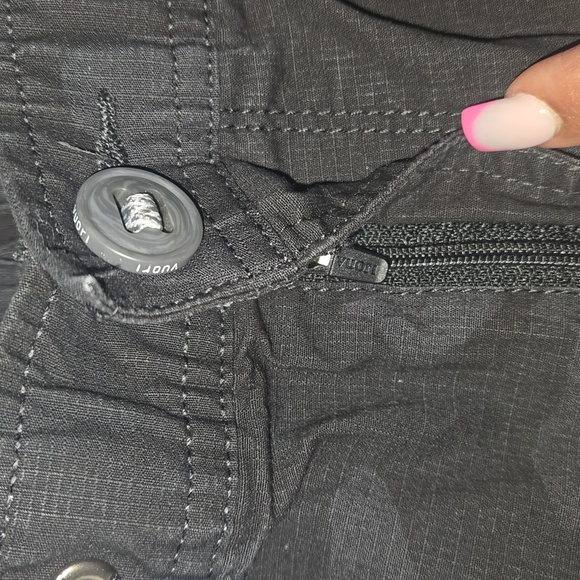 Vuori Women's Ripstop Shorts Black Camo Size L - Picture 4 of 12